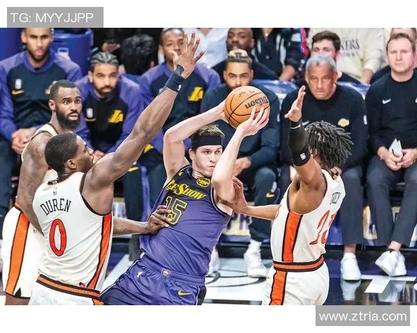 湖人与活塞对决数据分析揭示比赛关键因素与球员表现